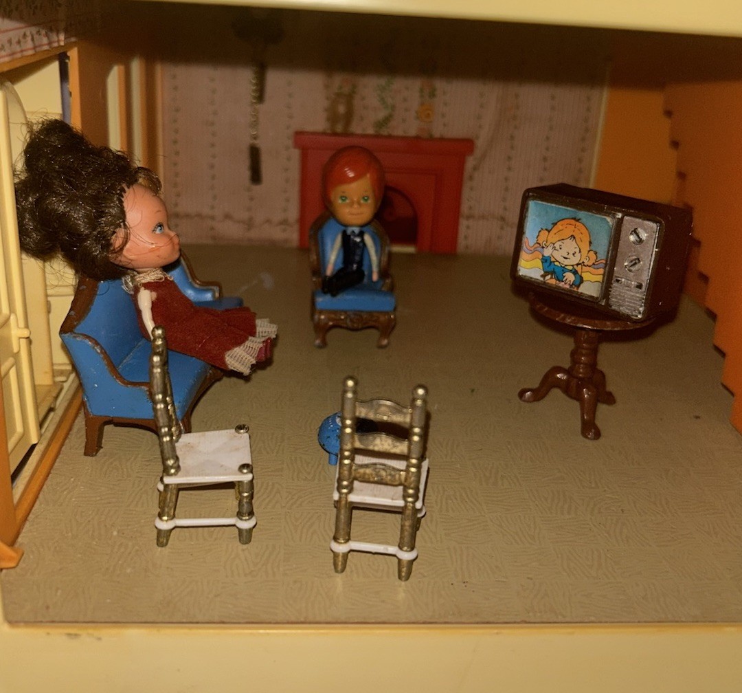 Vintage 1980's Mattel THE LITTLES Victorian Dollhouse 5 Dolls