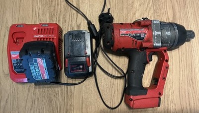  Milwaukee M18 FUEL ONE-KEY 1'' High Torque Schlagschrauber Schnellladegerät & Akku