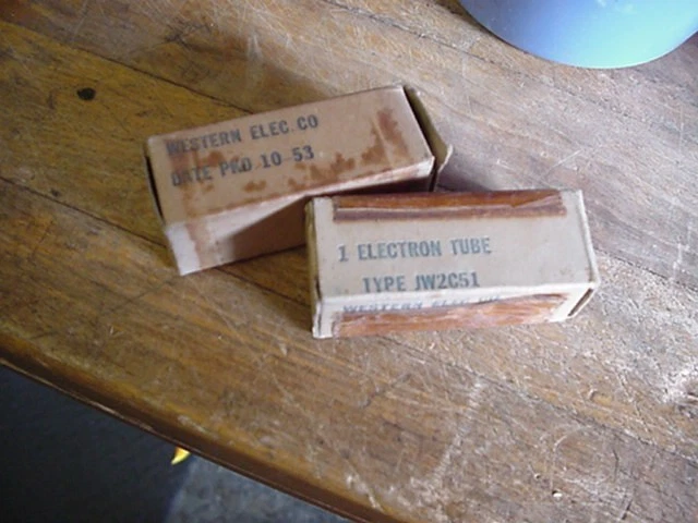 2 JW 2C51 WESTERN ELECTRIC Amplificador HiFi Tubo de Vacío Código 352 Fuerte y Equilibrado Nuevo de Lote Antiguo Foto 2 de 4