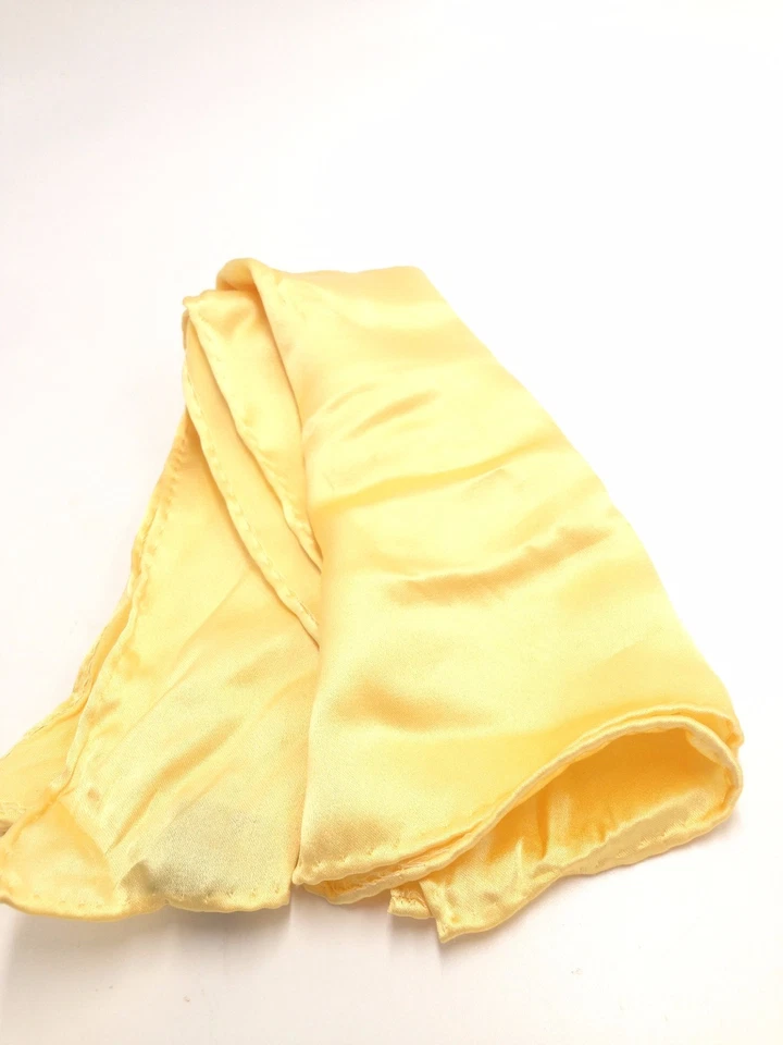 $95 Bloomingdales Hombres Pañuelo de Seda Amarillo Vestido Sólido Informal Bolsillo Cuadrado Foto 2 de 4