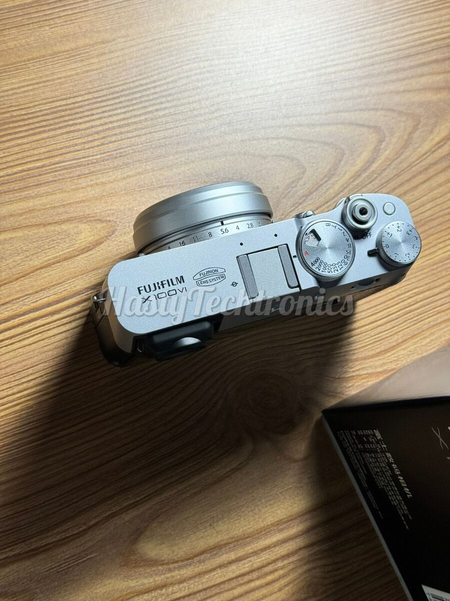 Fujifilm X100VI 40.2 Megapixel Digital Camera Silver Argent Fujifilm X100VI 40.2 Megapixel Digital Camera Silver Argent