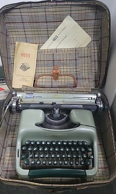 1961 s VOSS BUSINESS-RITER Typewriter VINTAGE Western Germany Portable W/case
