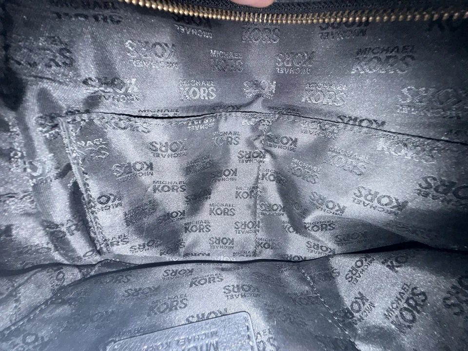 Bolso de mano de cuero Michael Kors Hobo estilo médico flecos borla negro Foto 4 de 4