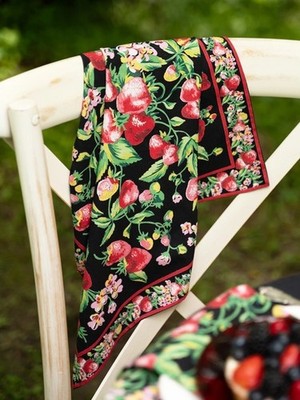April Cornell Strawberry Plants 100% Cotton Napkin Set of 4 Black Red Pink Green