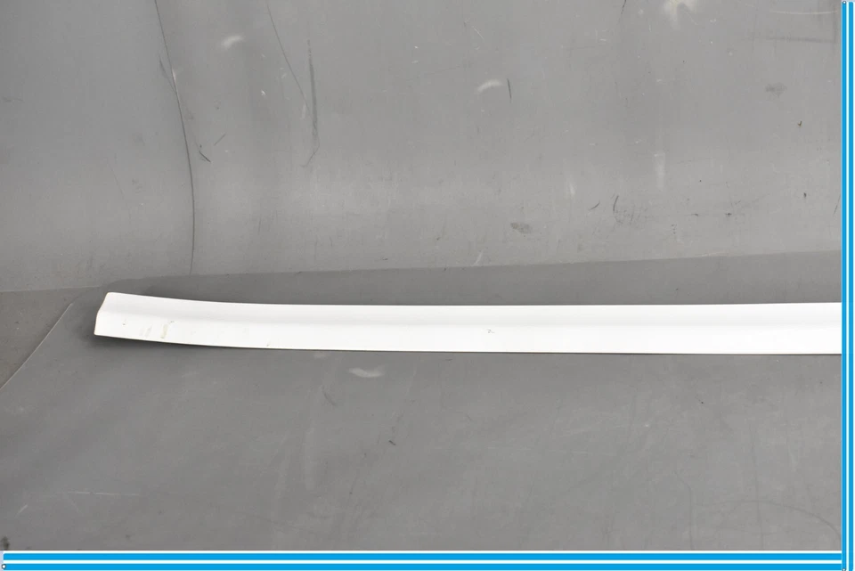 Оригинальный центральный молдинг для передней правой пассажирской двери 08–11 Volvo C70 - Изображение 4 из 4