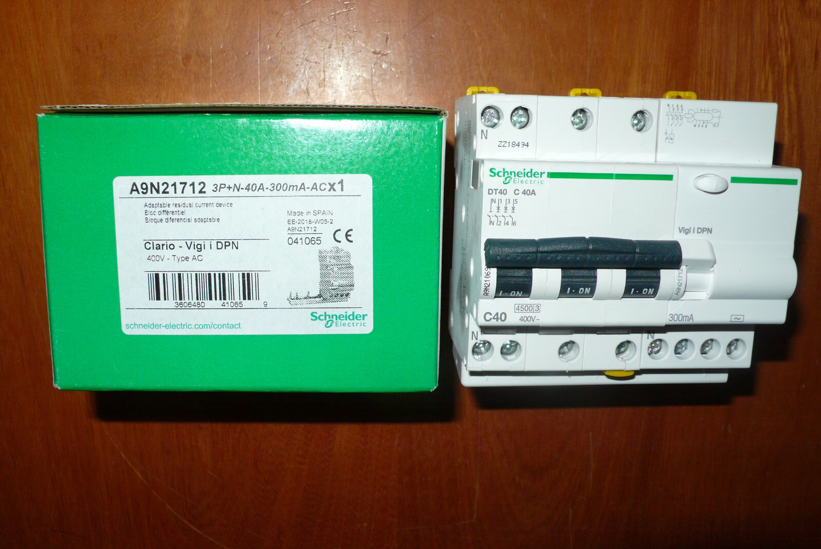 Disjoncteur différentiel tétra 40A Schneider à coupure instantanée 300mA type AC 4 pôles
