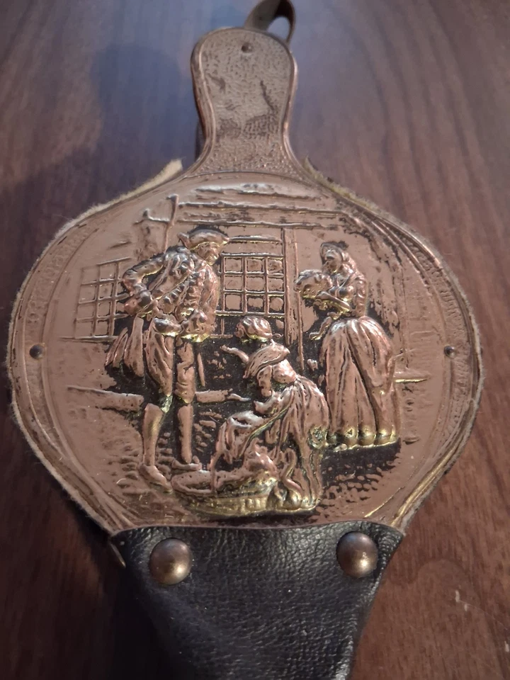 "Fuelle de chimenea vintage de latón en relieve escena holandesa madera cuero 9""" Foto 2 de 4