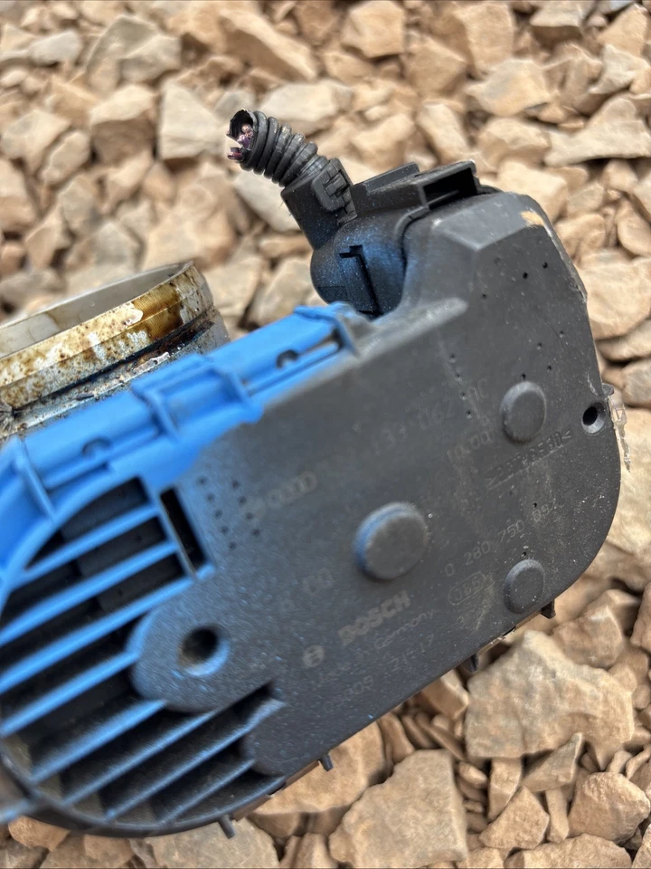 Carrocería del acelerador Volkswagen Golf MK4 2.8 VR6 gasolina BOSCH 2000 MK4 OEM 022133062AC Foto 2 de 3