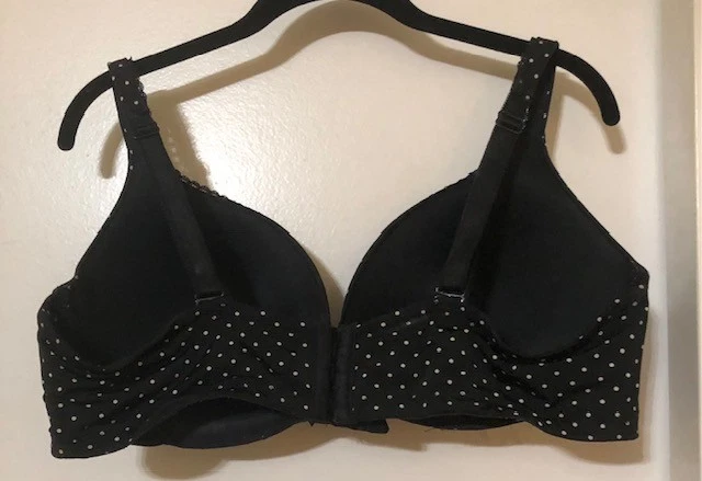 Sutiã Torrid Plunge Push Up Tamanho 40DDD Preto com Bolinhas Brancas Arco Vermelho Underwire - Imagem 3 de 4