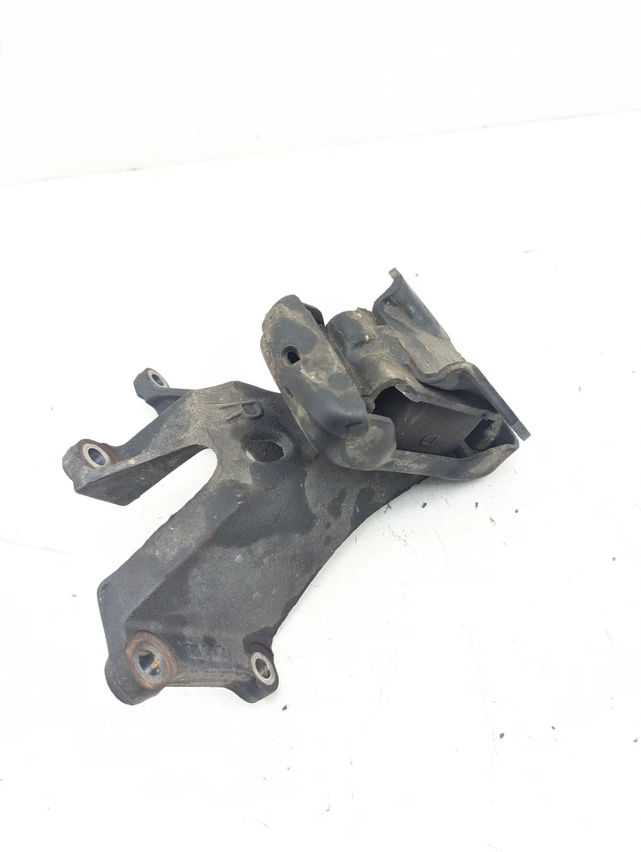 Soporte de montaje de motor para pasajeros Toyota Sequoia 2003-2004 2x2 OEM Foto 4 de 4