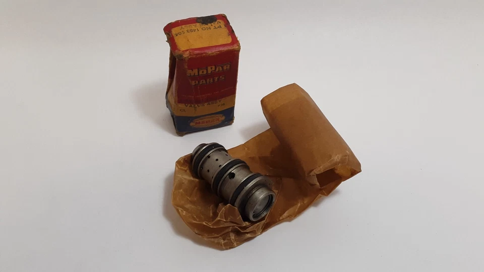 1952-1954 Chrysler Desoto S-15 Power Steering Gear Valve Assembly NOS 1483904 - Image 3 of 4