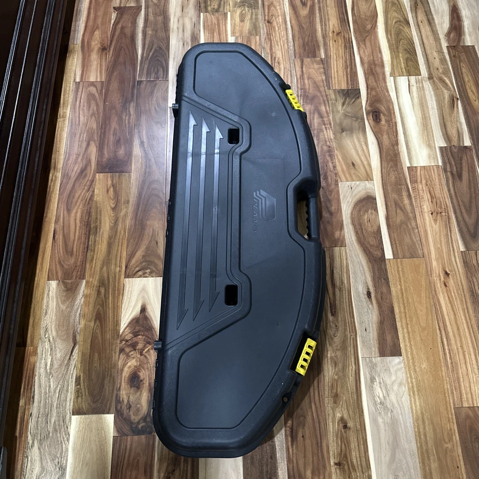 Genesis Bow Right Handed YOUTH White and Gold & Plano Case - Image 2 of 4