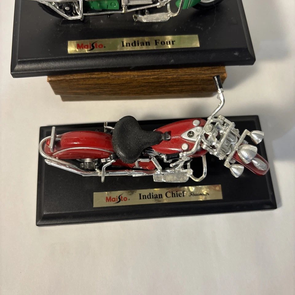 Maisto Indian diecast motorcycle With Stand Lot Of 2 - Image 2 of 4