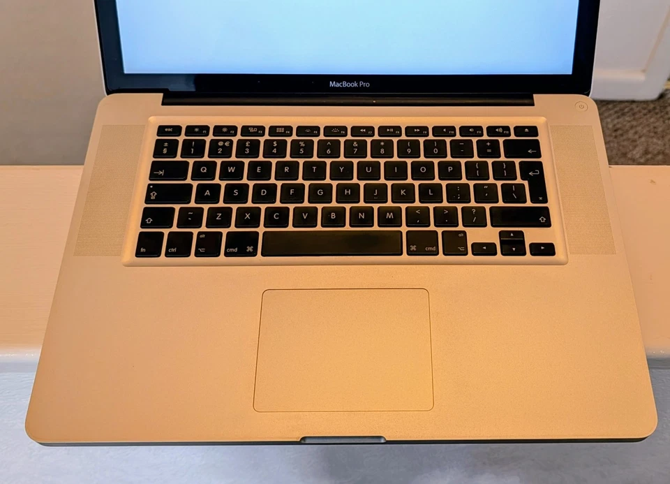 Apple Macbook Pro 15" ,i7 2.4 GHZ, 8GB RAM, 500GB HDD, High Sierra OS, Late 2011 - Image 2 of 4