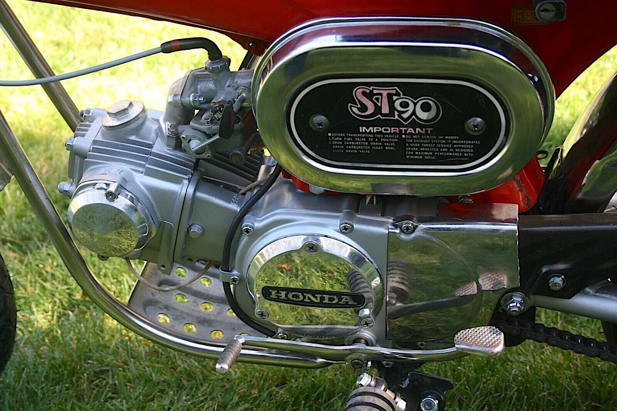 1973 Honda ST 90 - engine left