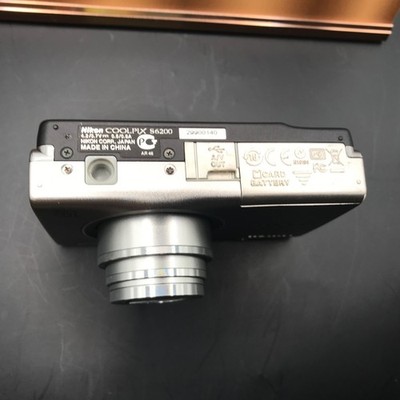 Nikon COOLPIX S6200 16.0MP Digital Camera 10 x Optical Zoom Silver