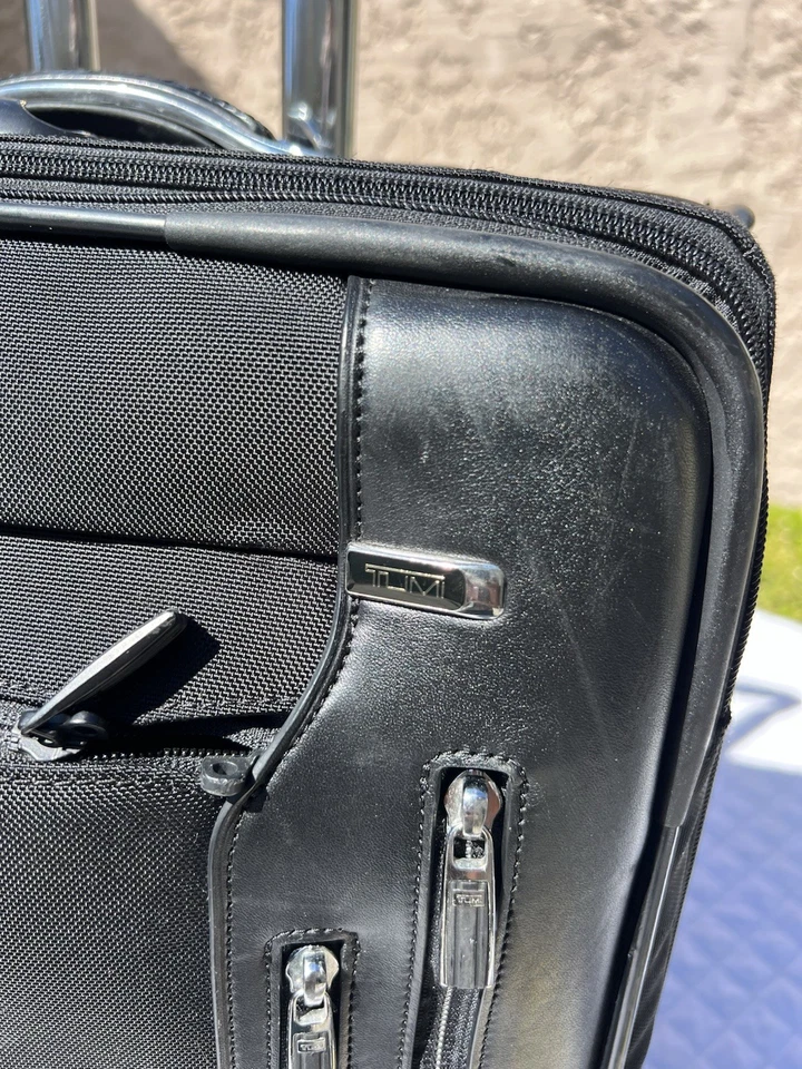 Maleta de mano Tumi Arrive Heathrow” Continental 21” vertical enrollable 25021D Foto 3 de 4