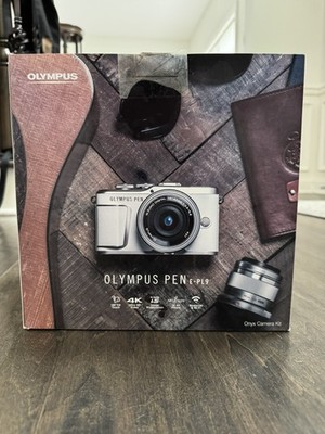 Olympus E-PL9 Mirrorless Camera Kit with 14-42mm Lens