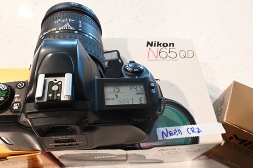 Nikon N65QD 35mm SLR Camera kit: 24-70mm lens,fuji film, Hogan guide - Picture 2 of 12