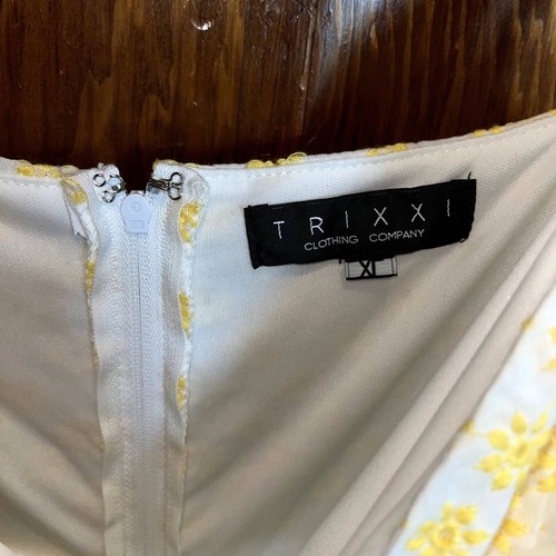 Trixxi Sundress White Yellow Eyelet Mini Dress Crossover Beach Summer Junior XL - Picture 3 of 7