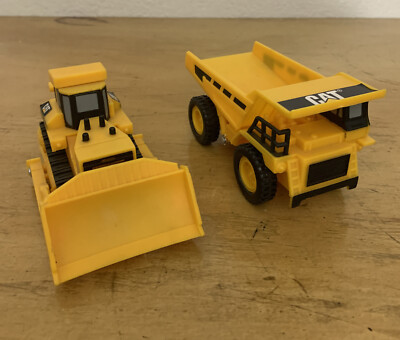 CAT Caterpillar Off-Highway Dump Truck & Bulldozer 1:64