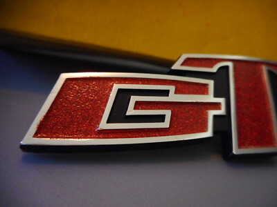 NOS Suzuki GT380 Sebring 1972-1977 Genuine Right Cover Emblem