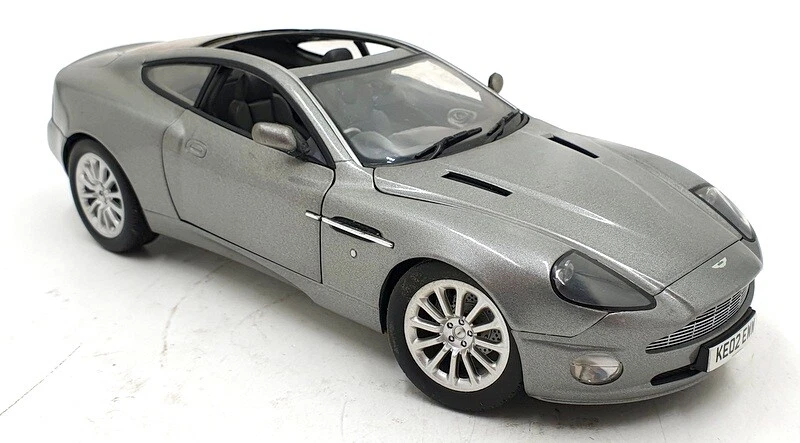 Beanstalk 1/18 Scale Diecast 14525F - Aston Martin V12 Vanquish - Met Grey - Image 2 of 4