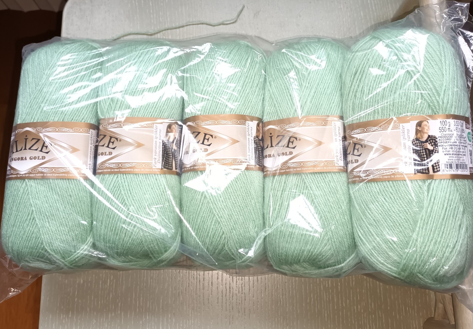 Laine vert clair douce en lot de 5 pelotes de 100g qui ne pique pas la peau