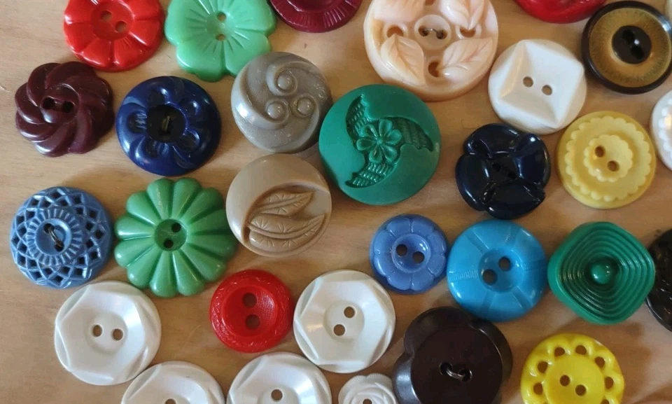 Vintage Retro Housedress Plastic Buttons Colts Reversibles Lot of 90 Floral (C1) - Image 2 of 4