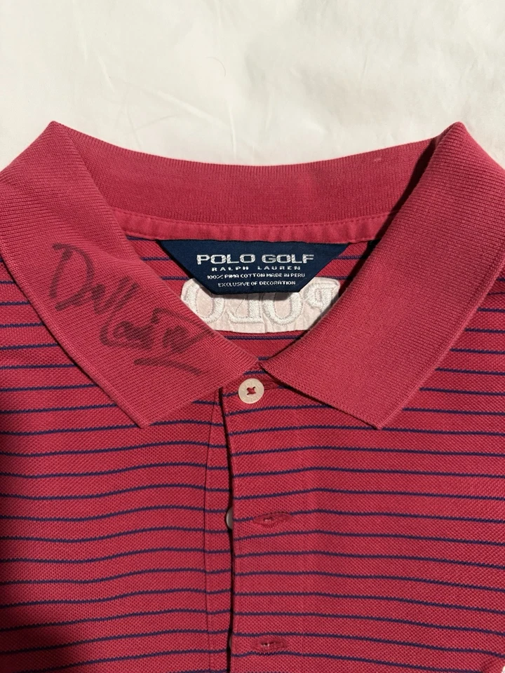 Camisa autografiada Davis Love III - DL3 personalizada usada en competencia en PGA TOUR Foto 3 de 4