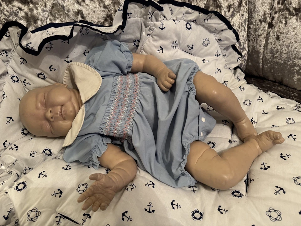 Reborn Bountiful Baby 2010 weighs 8lb 23” tall with clothes - Image 2 of 4