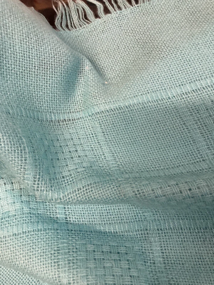 "Manta bebé pequeña acrílica azul Berea Ky Churchill Weavers 29""x31""" Foto 4 de 4