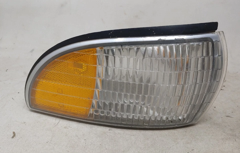1991 - 1996 Chevrolet Caprice правый боковой фонарь поворотник угловая лампа - Изображение 2 из 4