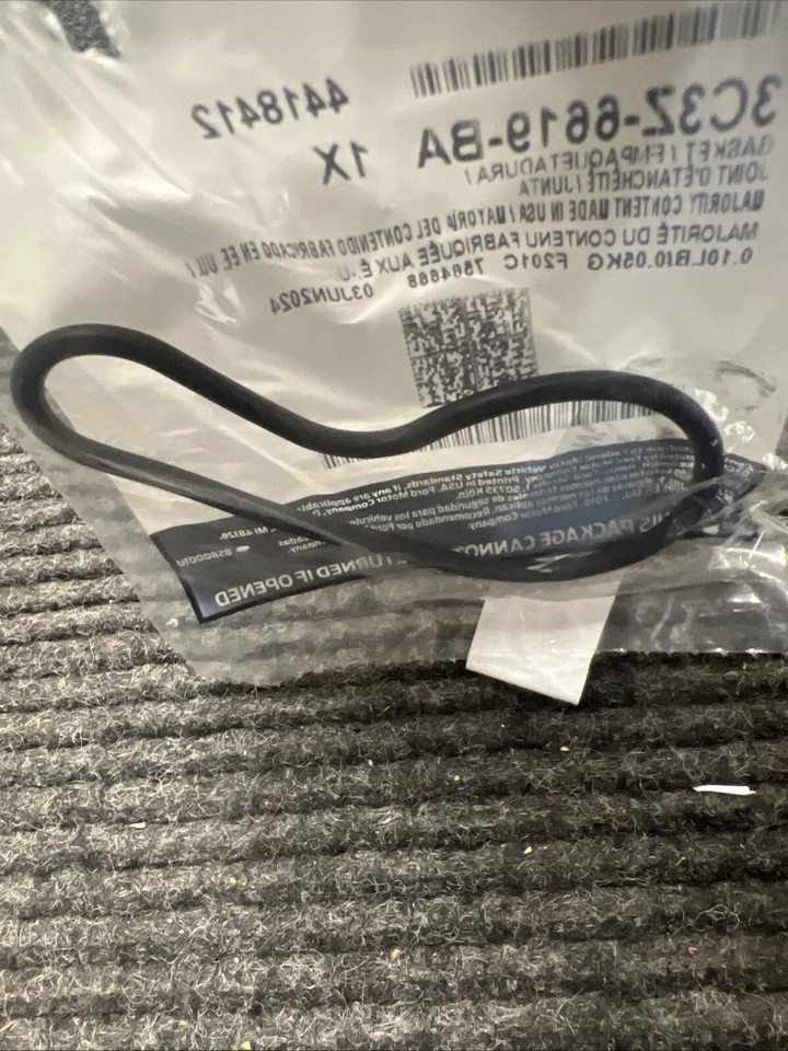 Junta de refrigerador Ford OEM 08-10 E-350 Super Duty 3C3Z6619BA - Imagem 2 de 3