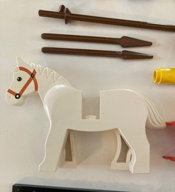 2 Lego Castle Lion Knights: 6021 JOUSTING KNIGHTS & 6039 TWIN ARM LAUNCHER- 100%