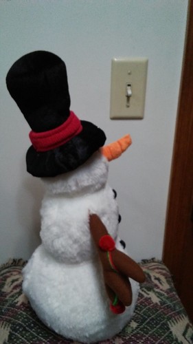GUND LIGHT UP & MUSICAL 16" TALL SNOWMAN NOSE,BUTTONS, BERRIES ON ARMS LIGHT - Picture 3 of 6