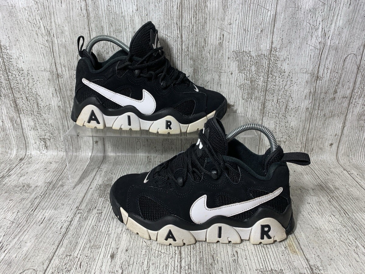 nike air barrage low black and white