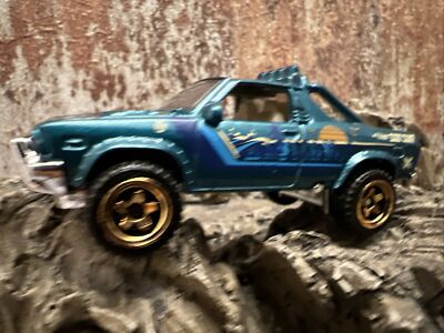 2012 HOT WHEELS SUBARU BRAT 4X4 Surf Camp Grün 1:64 DIECAST 2,75 ZOLL OFF ROAD