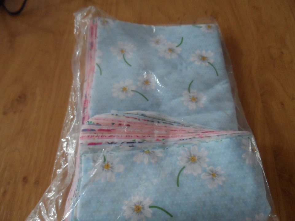 BARBIE CATWALK SEWING MACHINE INCLUDING BARBIE DOLL, PATTERNS, MATERIAL