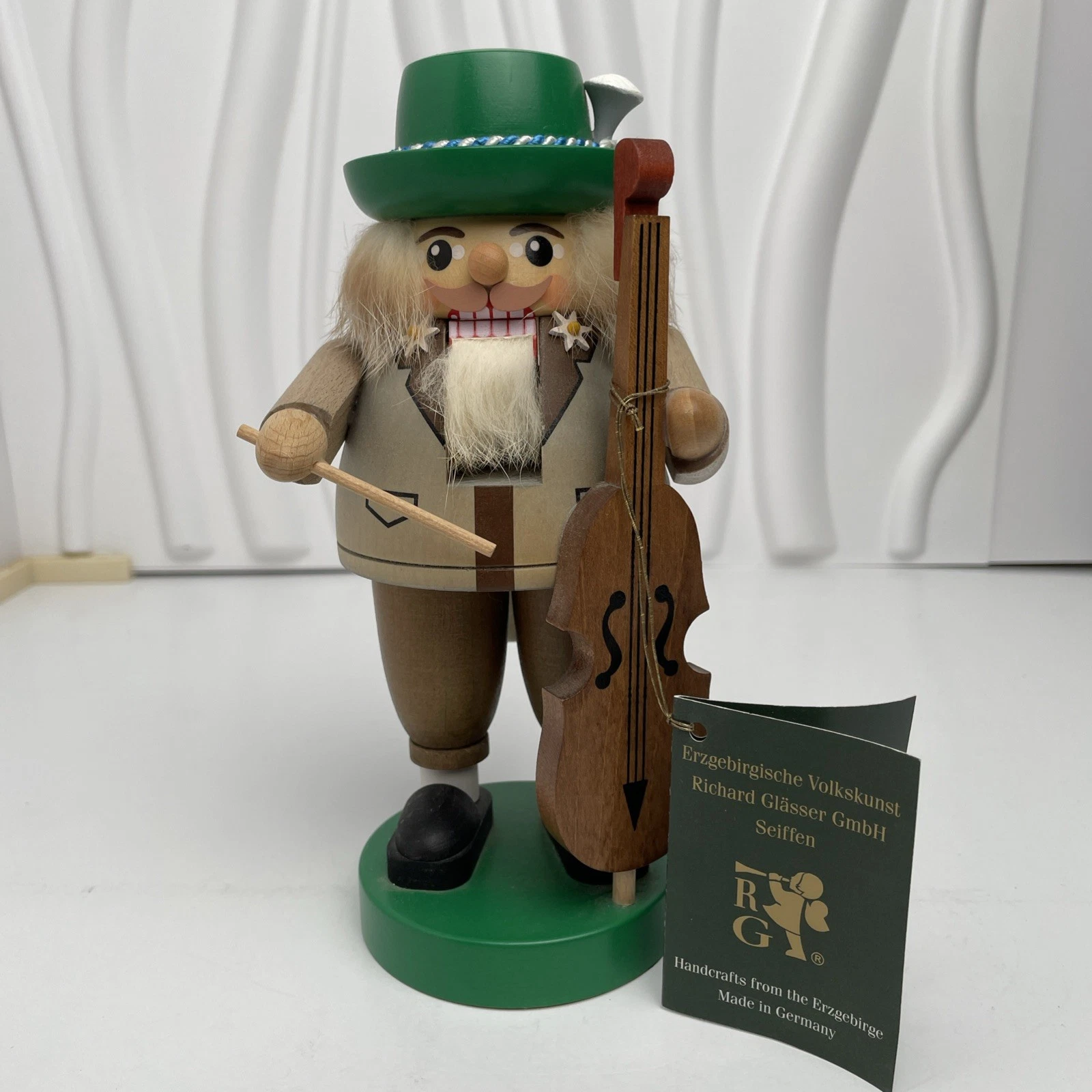 Richard Glasser Nutcracker Cellist Erzgebirgische Volkskunst Germany