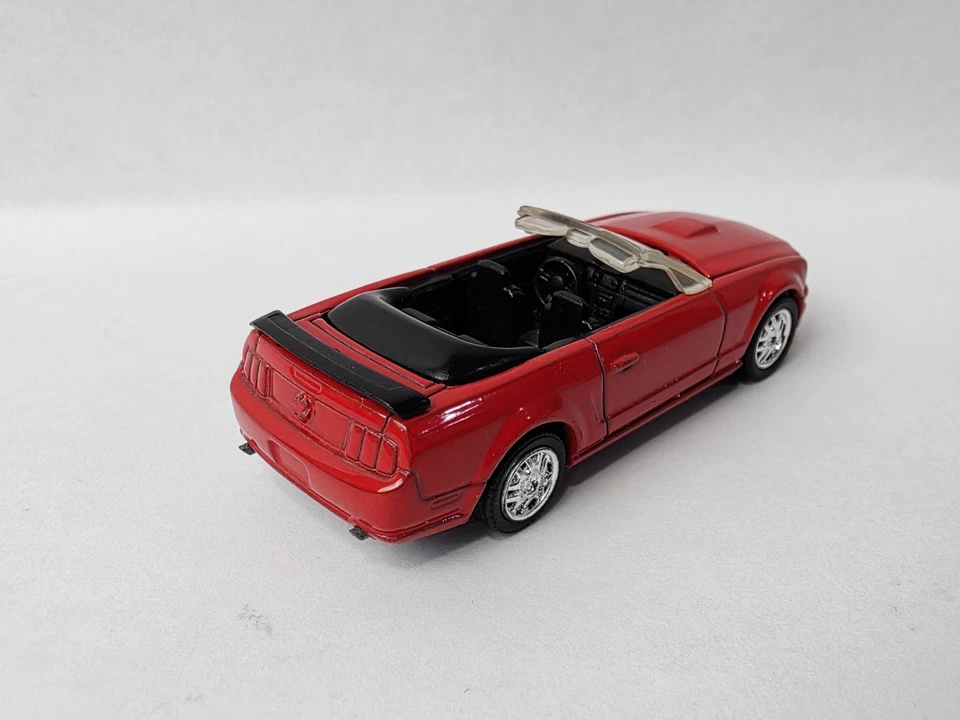 JOHNNY LIGHTNING 2006 MUSTANG GT CONVERTIBLE RED TEST SHOT SAMPLE VERY NICE!!!!! - Image 4 of 4