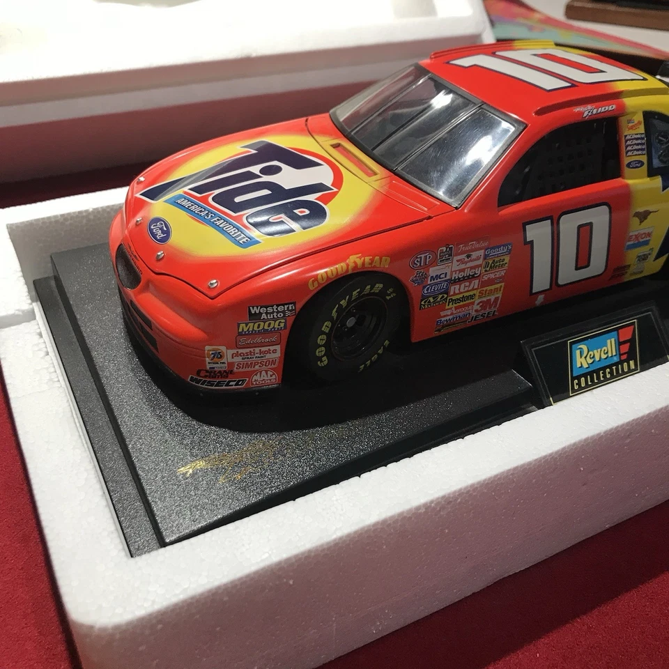 Ford Thunderbird 1997 NASCAR #10 Tide Ricky Rudd 1:18 com certificado. Não quebrado - Imagem 4 de 4