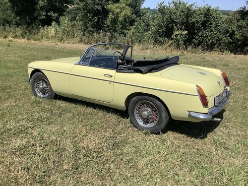 MGB Roadster - Picture 3 of 8