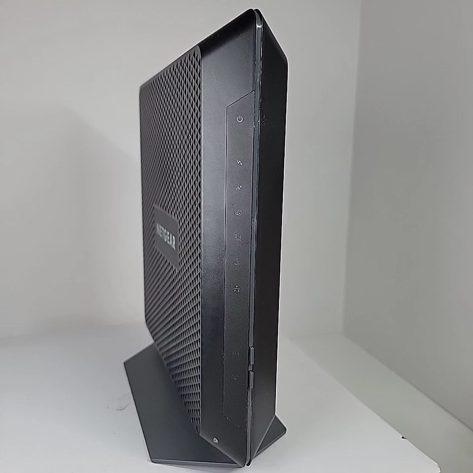 NETGEAR Nighthawk C7000 AC1900 Wi-Fi Cable Modem Router Up to 800 Mbps Black-B - Image 2 of 4