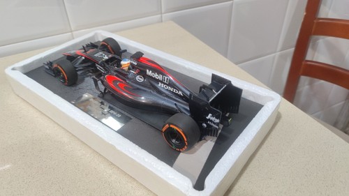 McLaren MP4-30 Alonso Minichamps 1:18 - Imagen 5 de 8
