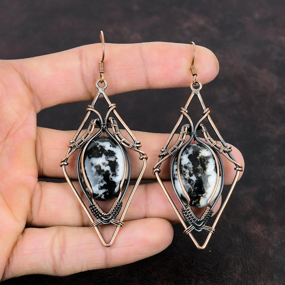 Pendientes colgantes de cumpleaños envueltos en alambre de piedra turquesa búfalo blanco cobre Foto 3 de 4