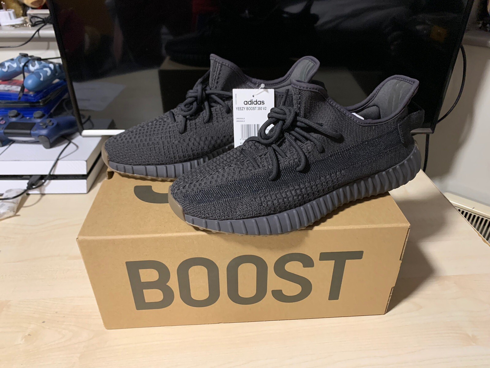 yeezy cinder uk7 Mens Fashion Carousell 