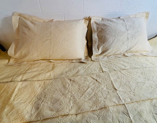 Columbine Cody Matelassé Coverlet King Yellow Trapunto Round Corners 2 STD Shams - Picture 2 of 21