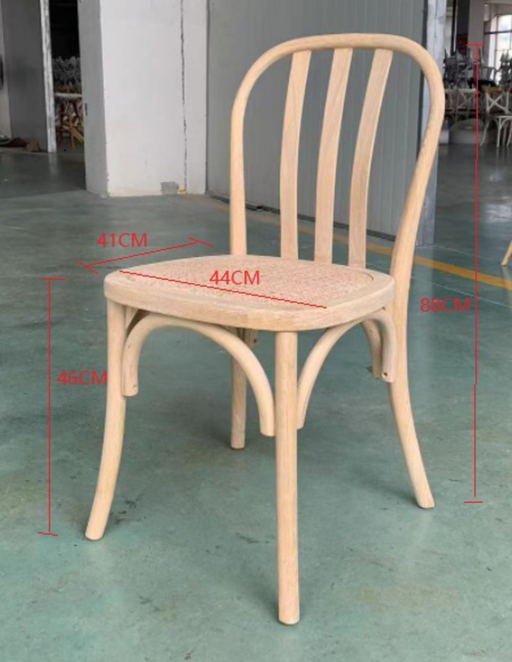 Chaise cigale en bois massif 50x51 cm au design artisanal épuré