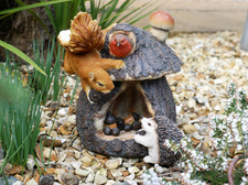 Cute Squirrel House Garden Ornament Birdfeeder Feeder Hedgehog Bird Statue Decor